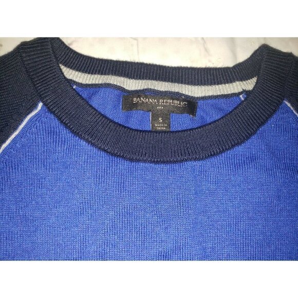 Banana REPUBLIC MEN'S LIGHT WEIGHT SWEATER SIZE SMALL BLUE & BLACK - Picture 2 of 3